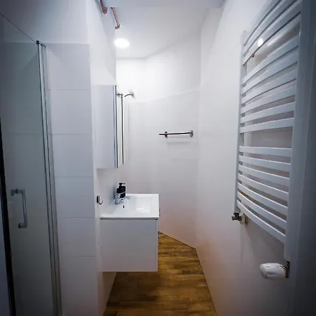 Nalu Black&white No 8