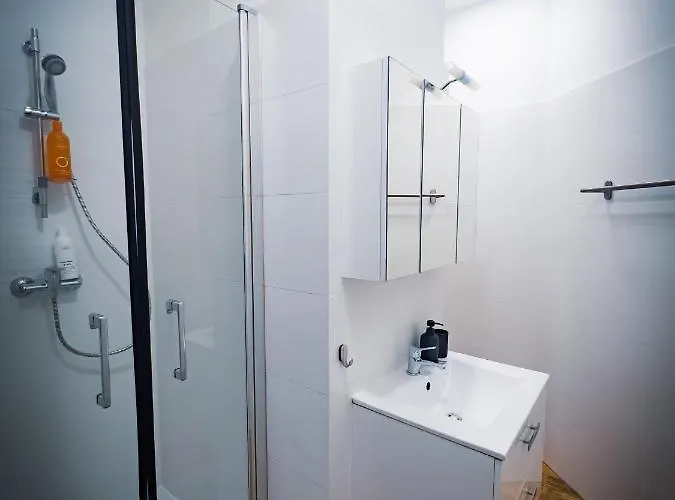 Nalu Black&white No 8 Apartment