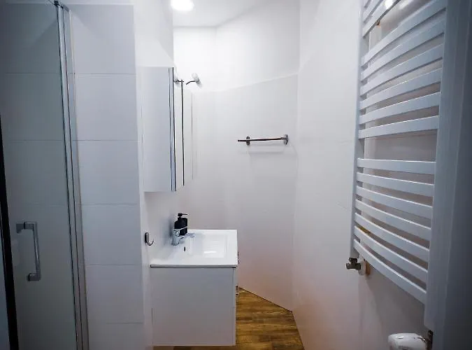 Nalu Black&white No 8